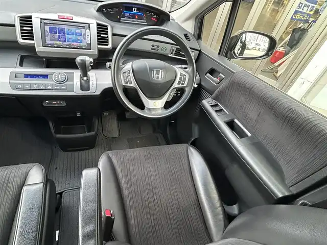 ホンダ フリード ハイブリット ジャストセレクション 宮崎県 2014(平26)年 9.7万km プレミアムスパークルブラックパール /ナビ(VXM-155VSi)//TV/CD/DVD/Bluetooth//ビルトインETC//クルーズコントロール//バックカメラ//両側パワースライドドア//純正フロアマット//純正アルミホイール//ドアバイザー//電格ウィンカーミラー//ステアリングスイッチ//オートライト