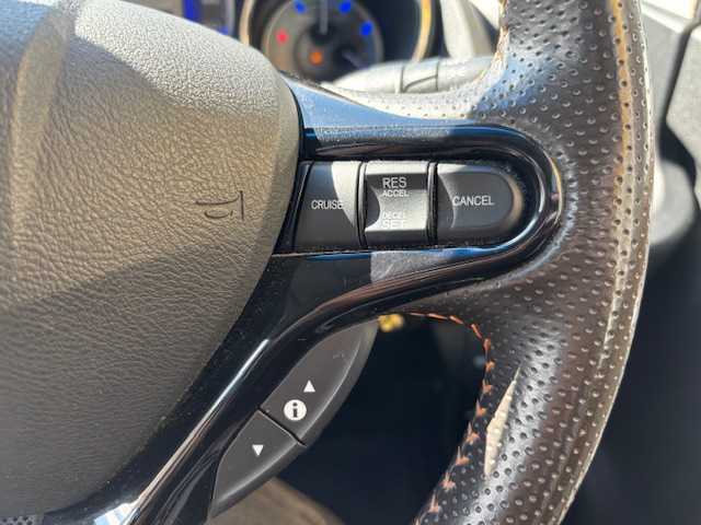 ホンダ フィット シャトル ハイブリッド スマートセレファインライン 宮城県 2013(平25)年 12.1万km クリスタルブラックパール 登録時走行距離120926km/SDナビ/CD/AM/FM/アイドリングストップ/横滑り防止/ETC/ステアリングリモコン/シートヒーター/寒冷地仕様/クルーズコントロール/オートライト/プッシュスタート/スマートキー/バックカメラ/純正フロアマット/フォグランプ