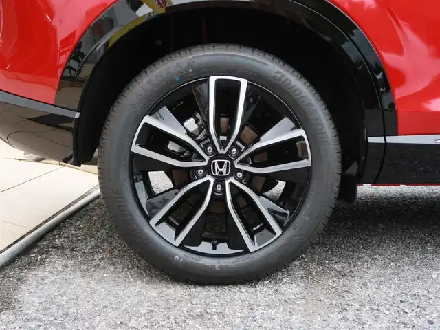 ホンダ ヴェゼル ハイブリッド e:HEV Z 千葉県 2025(令7)年 0.1千km プレミアムクリスタルレッドM 登録済未使用車/ホンダコネクトディスプレイ/ナビゲーション/フルセグTV/Bluetooth/AM/FM/USB/マルチビューカメラ/ホンダセンシング/BSI/ブラインドスポットインフォメーション/ハンズフリーアクセスパワーテールゲート/シートヒーター/ステアリングヒーター/ビルトインETC2.0/ハーフレザー/プレミアムオーディオ/純正18インチAW/レーダークルーズコントロール/パドルシフト/ワイヤレス充電/LEDヘッドライト/LEDフォグランプ/USB充電/スマートキー×2本/取説/保証書
