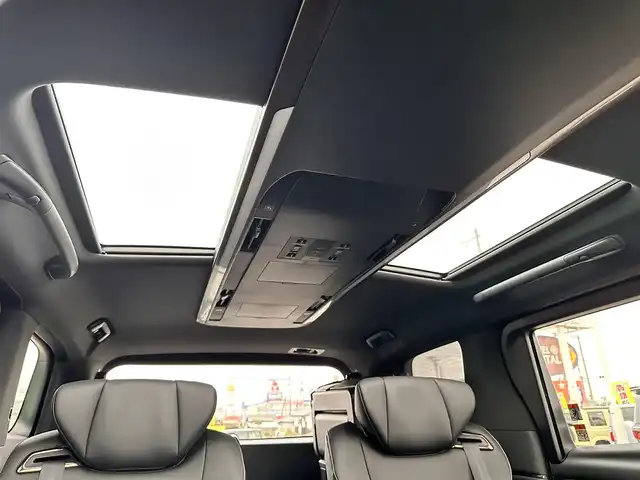 トヨタ アルファード Z 宮城県 2025(令7)年 0.5万km プラチナホワイトパールマイカ 左右独立ムーンルーフ/ユニバーサルステップ/＝＝＝/セーフティセンス/・プリクラッシュセーフティ/・レーントレーシングアシスト/・全車速追従機能付レーダークルーズコントロール/・アダプティブハイビームシステム/・ドライバー異常時対応システム/・プロアクティブドライビングアシスト/・発進遅れ告知機能/ブラインドスポットモニター/パーキングサポートブレーキ（前後方静止物/後方接近車両/後方歩行者）/床下透過表示機能付パノラミックビューモニター/14インチディスプレイオーディオ/・コネクティッドナビ対応14インチディスプレイ/・ナビ/・地デジTV/・USB/HDMI/・AppleCarPlay/AndroidAuto/・ETC2.0/ワイヤレス充電器/AC100V/1500W/デジタルインナーミラー/予約ロック機能付パワースライドドア（両側）/予約ロック機能付パワーバックドア/合皮シート/パワーシート（運転席メモリー機能付）/シートヒーター/ベンチレーション/ステアリングヒーター/電動パーキングブレーキ/ブレーキホールド/純正18インチAW