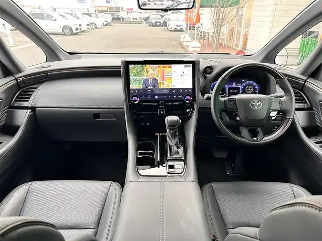 トヨタ アルファード Z 宮城県 2025(令7)年 0.5万km プラチナホワイトパールマイカ 左右独立ムーンルーフ/ユニバーサルステップ/＝＝＝/セーフティセンス/・プリクラッシュセーフティ/・レーントレーシングアシスト/・全車速追従機能付レーダークルーズコントロール/・アダプティブハイビームシステム/・ドライバー異常時対応システム/・プロアクティブドライビングアシスト/・発進遅れ告知機能/ブラインドスポットモニター/パーキングサポートブレーキ（前後方静止物/後方接近車両/後方歩行者）/床下透過表示機能付パノラミックビューモニター/14インチディスプレイオーディオ/・コネクティッドナビ対応14インチディスプレイ/・ナビ/・地デジTV/・USB/HDMI/・AppleCarPlay/AndroidAuto/・ETC2.0/ワイヤレス充電器/AC100V/1500W/デジタルインナーミラー/予約ロック機能付パワースライドドア（両側）/予約ロック機能付パワーバックドア/合皮シート/パワーシート（運転席メモリー機能付）/シートヒーター/ベンチレーション/ステアリングヒーター/電動パーキングブレーキ/ブレーキホールド/純正18インチAW