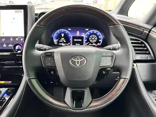 トヨタ アルファード Z 宮城県 2025(令7)年 0.5万km プラチナホワイトパールマイカ 左右独立ムーンルーフ/ユニバーサルステップ/＝＝＝/セーフティセンス/・プリクラッシュセーフティ/・レーントレーシングアシスト/・全車速追従機能付レーダークルーズコントロール/・アダプティブハイビームシステム/・ドライバー異常時対応システム/・プロアクティブドライビングアシスト/・発進遅れ告知機能/ブラインドスポットモニター/パーキングサポートブレーキ（前後方静止物/後方接近車両/後方歩行者）/床下透過表示機能付パノラミックビューモニター/14インチディスプレイオーディオ/・コネクティッドナビ対応14インチディスプレイ/・ナビ/・地デジTV/・USB/HDMI/・AppleCarPlay/AndroidAuto/・ETC2.0/ワイヤレス充電器/AC100V/1500W/デジタルインナーミラー/予約ロック機能付パワースライドドア（両側）/予約ロック機能付パワーバックドア/合皮シート/パワーシート（運転席メモリー機能付）/シートヒーター/ベンチレーション/ステアリングヒーター/電動パーキングブレーキ/ブレーキホールド/純正18インチAW