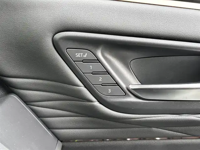 トヨタ アルファード Z 宮城県 2025(令7)年 0.5万km プラチナホワイトパールマイカ 左右独立ムーンルーフ/ユニバーサルステップ/＝＝＝/セーフティセンス/・プリクラッシュセーフティ/・レーントレーシングアシスト/・全車速追従機能付レーダークルーズコントロール/・アダプティブハイビームシステム/・ドライバー異常時対応システム/・プロアクティブドライビングアシスト/・発進遅れ告知機能/ブラインドスポットモニター/パーキングサポートブレーキ（前後方静止物/後方接近車両/後方歩行者）/床下透過表示機能付パノラミックビューモニター/14インチディスプレイオーディオ/・コネクティッドナビ対応14インチディスプレイ/・ナビ/・地デジTV/・USB/HDMI/・AppleCarPlay/AndroidAuto/・ETC2.0/ワイヤレス充電器/AC100V/1500W/デジタルインナーミラー/予約ロック機能付パワースライドドア（両側）/予約ロック機能付パワーバックドア/合皮シート/パワーシート（運転席メモリー機能付）/シートヒーター/ベンチレーション/ステアリングヒーター/電動パーキングブレーキ/ブレーキホールド/純正18インチAW