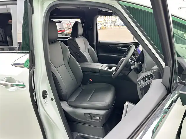 トヨタ アルファード Z 宮城県 2025(令7)年 0.5万km プラチナホワイトパールマイカ 左右独立ムーンルーフ/ユニバーサルステップ/＝＝＝/セーフティセンス/・プリクラッシュセーフティ/・レーントレーシングアシスト/・全車速追従機能付レーダークルーズコントロール/・アダプティブハイビームシステム/・ドライバー異常時対応システム/・プロアクティブドライビングアシスト/・発進遅れ告知機能/ブラインドスポットモニター/パーキングサポートブレーキ（前後方静止物/後方接近車両/後方歩行者）/床下透過表示機能付パノラミックビューモニター/14インチディスプレイオーディオ/・コネクティッドナビ対応14インチディスプレイ/・ナビ/・地デジTV/・USB/HDMI/・AppleCarPlay/AndroidAuto/・ETC2.0/ワイヤレス充電器/AC100V/1500W/デジタルインナーミラー/予約ロック機能付パワースライドドア（両側）/予約ロック機能付パワーバックドア/合皮シート/パワーシート（運転席メモリー機能付）/シートヒーター/ベンチレーション/ステアリングヒーター/電動パーキングブレーキ/ブレーキホールド/純正18インチAW