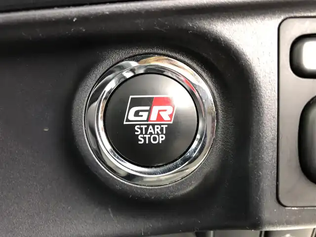 トヨタ アクア G GRスポーツ 愛知県 2019(平31)年 6.7万km ホワイトパールクリスタルシャイン プリクラッシュセーフティシステム/クルーズコントロール/純正ナビ【NSLN-W68】/Bluetooth/バックカメラ/ETC/LEDヘッドライト/オートライト/ハーフレザーシート/純正16インチAW