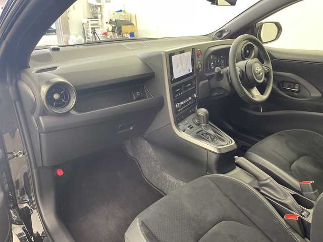 トヨタ ＧＲヤリス RZ ハイパフォーマンス 兵庫県 2025(令7)年 0.4万km プレシャスブラックパール ・4WD/・ナビパッケージ/・JBLプレミアムサウンドシステム/・ETC2.0/・8型ディスプレイオーディオ＆ナビ機能＆USB＆TV＆Miracast/・ナノイーX/・前席シートヒーター/・ステアリングヒーター/・トヨタセーフティーセンス/・プリクラッシュセーフティ/・レーントレーシングアシスト/・レーンディバチャーアラート（ステアリング制御機能付き）/・レーダークルーズコントロール/・オートマチックハイビーム/・ロードサインアシスト/・ブラインドスポットモニター/・安心降車アシスト/・クリアランスソナー/・カーボンルーフ（フィルム）/・GRロゴ入りカラードキャリパー（赤）/・純正18インチ鍛造アルミホイール（BBS製）/・本革巻き3本スポークステアリング（グレーステッチ）/・フロントフロアアンダーカバー/・プレミアムスポーツフロントシート/・ミラー型前後ドライブレコーダー/・純正GRフロアマット/・ステアリングスイッチ/・ドアバイザー/・LEDヘッドライト/・オートライト/・パドルシフト