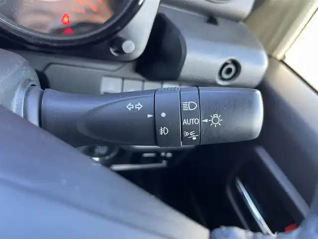 スズキ ジムニー XC 鳥取県 2024(令6)年 0.6万km シフォンアイボリーM ４WD・ターボ車/ツートンカラー/ホワイトルーフ/社外ナビ/フルセグ/DVD/CD/BT/ETC/前席シートヒーター/レーダークルーズコントロール/クルーズコントロール/レーンキープアシスト/LEDヘットライト/純正１６インチアルミホイール/アイドリングストップ/フロアマット