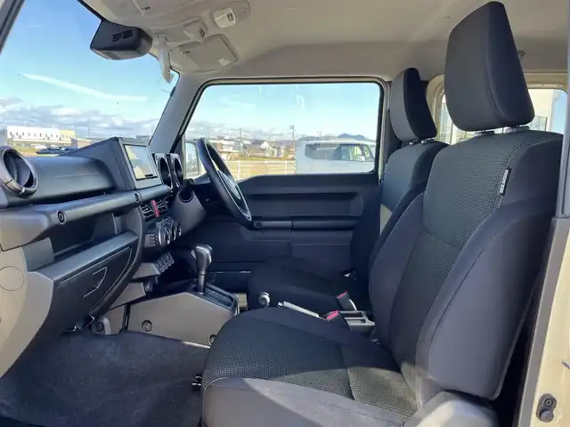 スズキ ジムニー XC 鳥取県 2024(令6)年 0.6万km シフォンアイボリーM ４WD・ターボ車/ツートンカラー/ホワイトルーフ/社外ナビ/フルセグ/DVD/CD/BT/ETC/前席シートヒーター/レーダークルーズコントロール/クルーズコントロール/レーンキープアシスト/LEDヘットライト/純正１６インチアルミホイール/アイドリングストップ/フロアマット