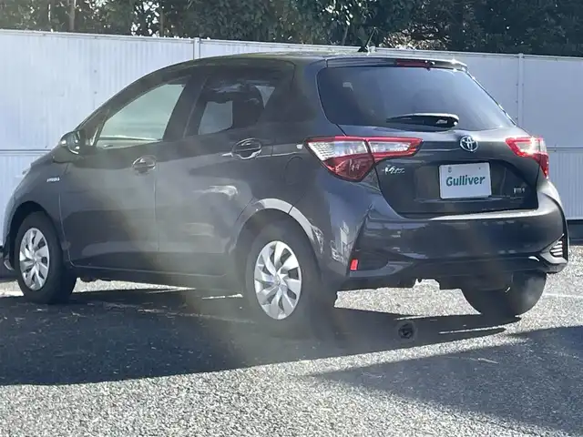 トヨタ ヴィッツ ハイブリッド F 茨城県 2017(平29)年 3.3万km グレーメタリック