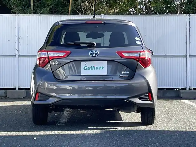 トヨタ ヴィッツ ハイブリッド F 茨城県 2017(平29)年 3.3万km グレーメタリック