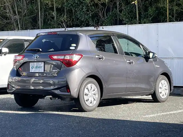 トヨタ ヴィッツ ハイブリッド F 茨城県 2017(平29)年 3.3万km グレーメタリック