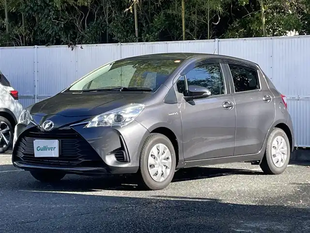 トヨタ ヴィッツ ハイブリッド F 茨城県 2017(平29)年 3.3万km グレーメタリック