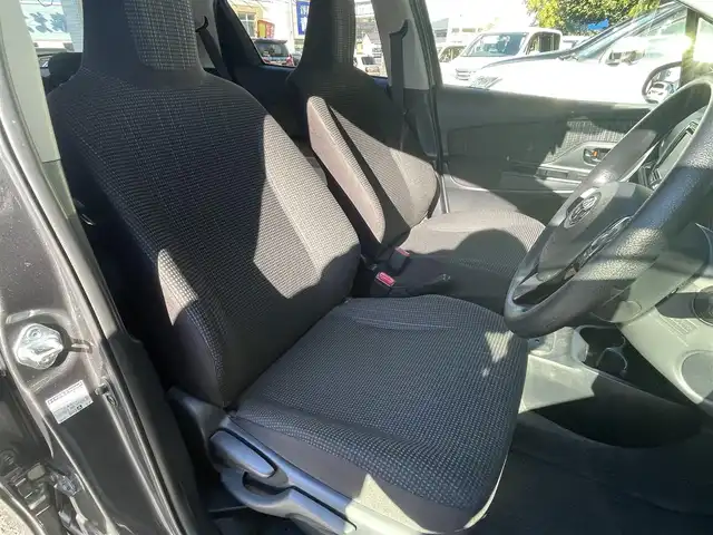 トヨタ ヴィッツ ハイブリッド F 茨城県 2017(平29)年 3.3万km グレーメタリック