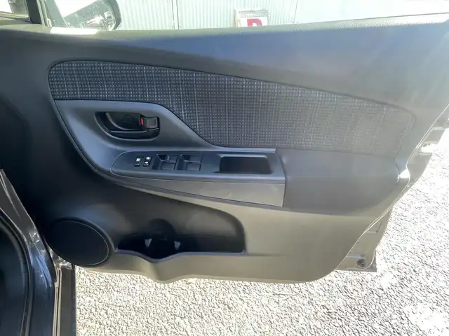 トヨタ ヴィッツ ハイブリッド F 茨城県 2017(平29)年 3.3万km グレーメタリック