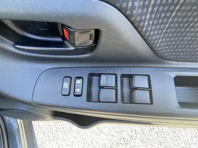 トヨタ ヴィッツ ハイブリッド F 茨城県 2017(平29)年 3.3万km グレーメタリック