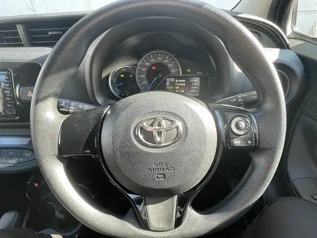 トヨタ ヴィッツ ハイブリッド F 茨城県 2017(平29)年 3.3万km グレーメタリック