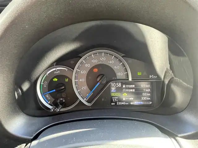 トヨタ ヴィッツ ハイブリッド F 茨城県 2017(平29)年 3.3万km グレーメタリック