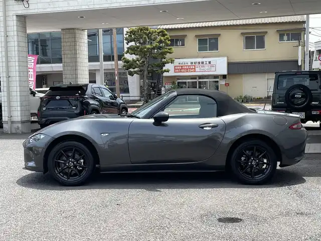 マツダ ロードスター S スペシャルパッケージ 大分県 2022(令4)年 1.5万km マシーングレープレミアムM ワンオーナー/メーカーOPナビ 【BTオーディオ/USB】/純正16インチアルミホイール/スマートシティーブレーキサポート/ブラインドスポットモニター/レーンアシスト/リアクリアランスソナー/ETC/USBソケット/横滑り防止装置/LEDヘッドライト/オートライト/レザーステアリング/チルトステアリング/ステアリングリモコン/オートワイパー/エンジンプッシュスタート/フロアマット/電動調整ミラー/サイド&Wエアバッグ/ABS/スマートキー×2/保証書/車両取説