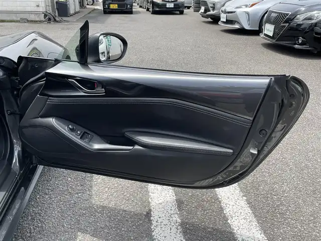 マツダ ロードスター S スペシャルパッケージ 大分県 2022(令4)年 1.5万km マシーングレープレミアムM ワンオーナー/メーカーOPナビ 【BTオーディオ/USB】/純正16インチアルミホイール/スマートシティーブレーキサポート/ブラインドスポットモニター/レーンアシスト/リアクリアランスソナー/ETC/USBソケット/横滑り防止装置/LEDヘッドライト/オートライト/レザーステアリング/チルトステアリング/ステアリングリモコン/オートワイパー/エンジンプッシュスタート/フロアマット/電動調整ミラー/サイド&Wエアバッグ/ABS/スマートキー×2/保証書/車両取説