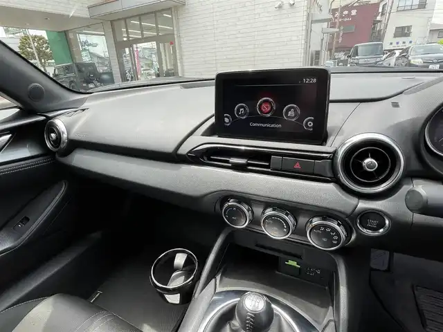 マツダ ロードスター S スペシャルパッケージ 大分県 2022(令4)年 1.5万km マシーングレープレミアムM ワンオーナー/メーカーOPナビ 【BTオーディオ/USB】/純正16インチアルミホイール/スマートシティーブレーキサポート/ブラインドスポットモニター/レーンアシスト/リアクリアランスソナー/ETC/USBソケット/横滑り防止装置/LEDヘッドライト/オートライト/レザーステアリング/チルトステアリング/ステアリングリモコン/オートワイパー/エンジンプッシュスタート/フロアマット/電動調整ミラー/サイド&Wエアバッグ/ABS/スマートキー×2/保証書/車両取説