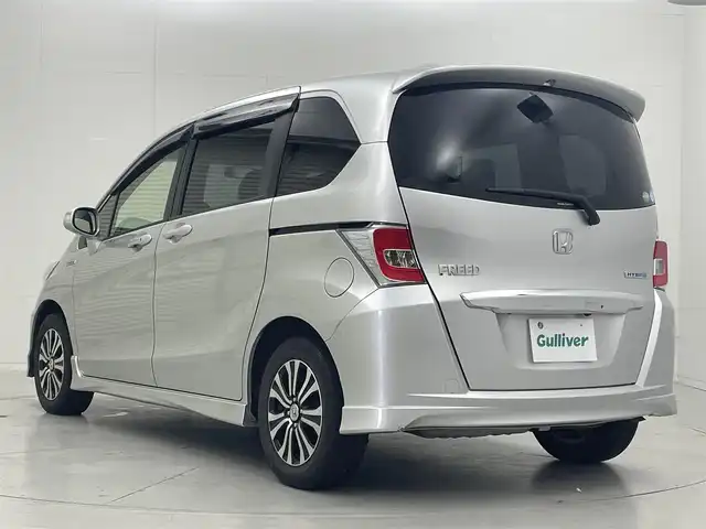 ホンダ フリード ハイブリット ジャストセレクション 茨城県 2014(平26)年 5.7万km スーパープラチナメタリック 純正ナビ［VXM-145VFi］/ワンセグ再生可/バックカメラ/両側パワースライドドア/寒冷地仕様/クルーズコントロール/純正アルミホイール/純正フロアマット/ハーフレザーシート/ビルトインETC