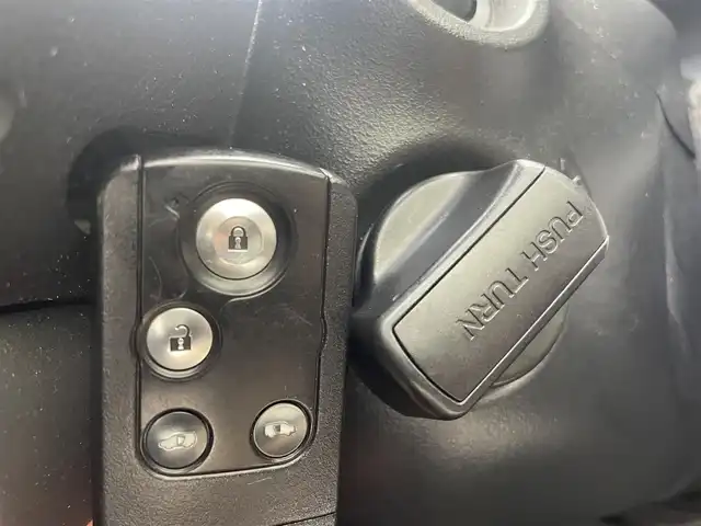 ホンダ フリード ハイブリット ジャストセレクション 茨城県 2014(平26)年 5.7万km スーパープラチナメタリック 純正ナビ［VXM-145VFi］/ワンセグ再生可/バックカメラ/両側パワースライドドア/寒冷地仕様/クルーズコントロール/純正アルミホイール/純正フロアマット/ハーフレザーシート/ビルトインETC