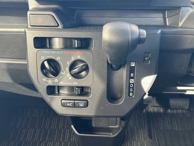 トヨタ ピクシスメガ D SAⅢ 埼玉県 2019(令1)年 5.5万km タングステングレーM (株)IDOMが運営する【じしゃロン熊谷店】の自社ローン専用車両になりますこちらは現金またはオートローンご利用時の価格です。自社ローンご希望の方は別途その旨お申付け下さい/純正ナビ　NSLN-W68/スマートアシストIII/・衝突回避支援ブレーキ機能/・衝突警報機能/・車線逸脱警報機能/・誤発進抑制制御機能/・先行車発進お知らせ機能/・オートハイビーム/ETC/バックカメラ/両側イージークローザードア/純正フロアマット/リモコンキー/アイドリングストップ/車両・ナビ取扱説明書