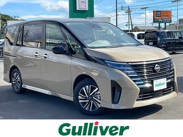 日産 セレナ e－パワー ハイウェイスター V 山口県 2024(令6)年 0.7万km ベージュ プロパイロット/E-PEDAL/社外11型ナビ（フルセグTV、AM/FM、Bluetooth）/アラウンドビューモニター/インテリジェントルームミラー/両側オートスライドドア/LEDオートライト/1、2列目シートヒーター/ステアリングヒーター/寒冷地仕様（ホットプラスパッケージ）/純正１６インチアルミホイール/・ヒルスタートアシスト/・インテリジェント エマージェンシーブレーキ/・インテリジェント FCW（前方衝突予測警報）/・衝突回避ステアリングアシスト/・インテリジェント LI（車線逸脱防止支援システム）＋LDW（車線逸脱警報）/・インテリジェント BSI（後側方衝突防止支援システム）＋BSW（後側方車両検知警報）/・RCTA（後退時車両検知警報）/・インテリジェント DA（ふらつき警報）/・踏み間違い衝突防止アシスト/・標識検知機能