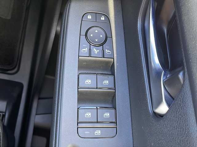 日産 セレナ e－パワー ハイウェイスター V 山口県 2024(令6)年 0.7万km ベージュ プロパイロット/E-PEDAL/社外11型ナビ（フルセグTV、AM/FM、Bluetooth）/アラウンドビューモニター/インテリジェントルームミラー/両側オートスライドドア/LEDオートライト/1、2列目シートヒーター/ステアリングヒーター/寒冷地仕様（ホットプラスパッケージ）/純正１６インチアルミホイール/・ヒルスタートアシスト/・インテリジェント エマージェンシーブレーキ/・インテリジェント FCW（前方衝突予測警報）/・衝突回避ステアリングアシスト/・インテリジェント LI（車線逸脱防止支援システム）＋LDW（車線逸脱警報）/・インテリジェント BSI（後側方衝突防止支援システム）＋BSW（後側方車両検知警報）/・RCTA（後退時車両検知警報）/・インテリジェント DA（ふらつき警報）/・踏み間違い衝突防止アシスト/・標識検知機能