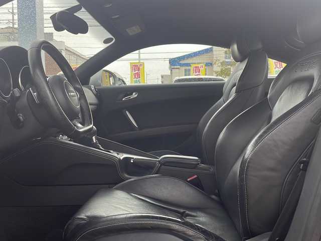 アウディ ＴＴＲＳ クーペ 鳥取県 2012(平24)年 13万km パンサーブラッククリスタルエフェクト ディーラー車/左ハンドル/RSモノコックブレーキ/RSパンチングレザーシート/RSスポーツステアリング/大型リアスポイラー/スポーツエキゾースト/純正キーレスx２個/メーカーHDDナビ/フルセグ・Bluetooth/バックカメラ/前席パワーシート/前席シートヒーター/クルーズコントロール/パドルシフト/リアソナー/オートエアコン/オートライト/キセノンライト/ビルトインETC/保証書・取説