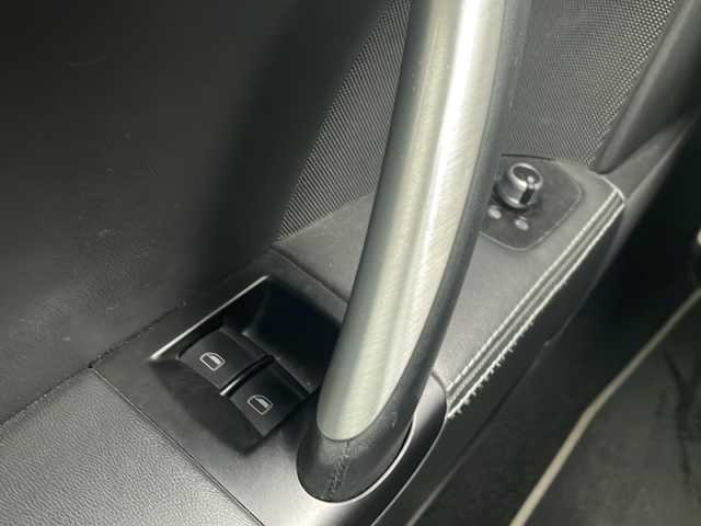 アウディ ＴＴＲＳ クーペ 鳥取県 2012(平24)年 13万km パンサーブラッククリスタルエフェクト ディーラー車/左ハンドル/RSモノコックブレーキ/RSパンチングレザーシート/RSスポーツステアリング/大型リアスポイラー/スポーツエキゾースト/純正キーレスx２個/メーカーHDDナビ/フルセグ・Bluetooth/バックカメラ/前席パワーシート/前席シートヒーター/クルーズコントロール/パドルシフト/リアソナー/オートエアコン/オートライト/キセノンライト/ビルトインETC/保証書・取説