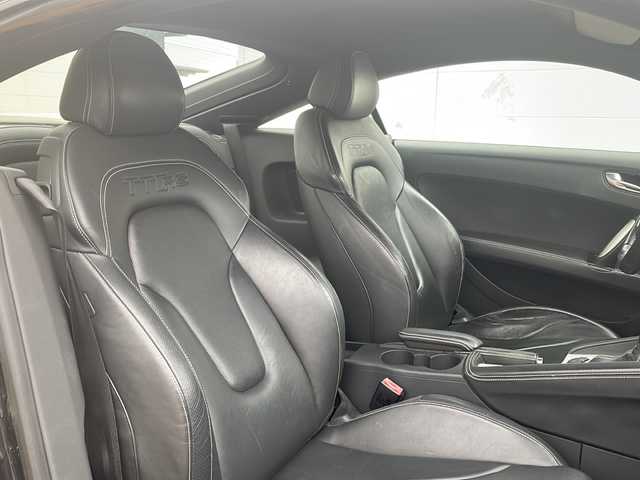 アウディ ＴＴＲＳ クーペ 鳥取県 2012(平24)年 13万km パンサーブラッククリスタルエフェクト ディーラー車/左ハンドル/RSモノコックブレーキ/RSパンチングレザーシート/RSスポーツステアリング/大型リアスポイラー/スポーツエキゾースト/純正キーレスx２個/メーカーHDDナビ/フルセグ・Bluetooth/バックカメラ/前席パワーシート/前席シートヒーター/クルーズコントロール/パドルシフト/リアソナー/オートエアコン/オートライト/キセノンライト/ビルトインETC/保証書・取説