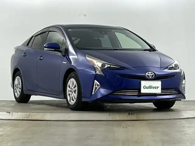 トヨタ プリウス S 愛知県 2016(平28)年 9.9万km ダークブルーマイカM 禁煙車/純正9インチナビ/（CD/DVD/Bluetooth/フルセグTV/SD)/バックカメラ/トヨタセーフティセンス/・プリクラッシュセーフティ/・レーンディパーチャーアラート/・レーダークルーズコントロール/・オートマチックハイビーム/・ふらつき警報/ETC/純正15インチアルミホイール/スマートキー/スペアキー1本/プッシュスタート/LEDヘッドライト/フロントフォグランプ/オートライト/純正フロアマット/横滑り防止装置/電動格納ミラー