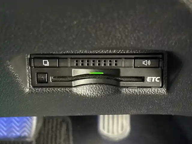トヨタ プリウス S 愛知県 2016(平28)年 9.9万km ダークブルーマイカM 禁煙車/純正9インチナビ/（CD/DVD/Bluetooth/フルセグTV/SD)/バックカメラ/トヨタセーフティセンス/・プリクラッシュセーフティ/・レーンディパーチャーアラート/・レーダークルーズコントロール/・オートマチックハイビーム/・ふらつき警報/ETC/純正15インチアルミホイール/スマートキー/スペアキー1本/プッシュスタート/LEDヘッドライト/フロントフォグランプ/オートライト/純正フロアマット/横滑り防止装置/電動格納ミラー