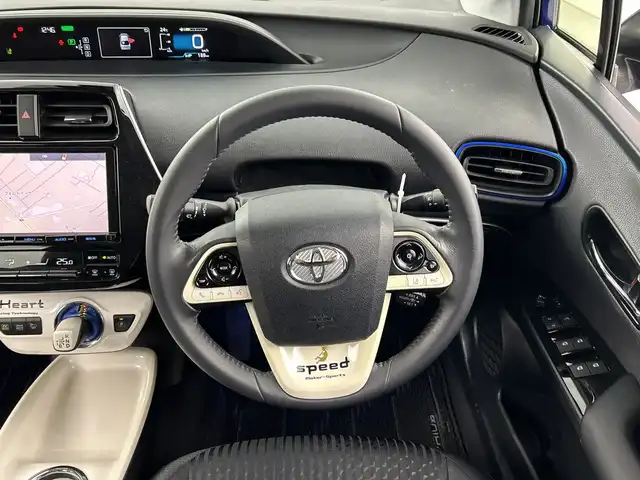 トヨタ プリウス S 愛知県 2016(平28)年 9.9万km ダークブルーマイカM 禁煙車/純正9インチナビ/（CD/DVD/Bluetooth/フルセグTV/SD)/バックカメラ/トヨタセーフティセンス/・プリクラッシュセーフティ/・レーンディパーチャーアラート/・レーダークルーズコントロール/・オートマチックハイビーム/・ふらつき警報/ETC/純正15インチアルミホイール/スマートキー/スペアキー1本/プッシュスタート/LEDヘッドライト/フロントフォグランプ/オートライト/純正フロアマット/横滑り防止装置/電動格納ミラー