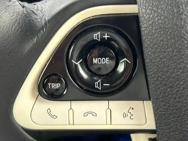 トヨタ プリウス S 愛知県 2016(平28)年 9.9万km ダークブルーマイカM 禁煙車/純正9インチナビ/（CD/DVD/Bluetooth/フルセグTV/SD)/バックカメラ/トヨタセーフティセンス/・プリクラッシュセーフティ/・レーンディパーチャーアラート/・レーダークルーズコントロール/・オートマチックハイビーム/・ふらつき警報/ETC/純正15インチアルミホイール/スマートキー/スペアキー1本/プッシュスタート/LEDヘッドライト/フロントフォグランプ/オートライト/純正フロアマット/横滑り防止装置/電動格納ミラー