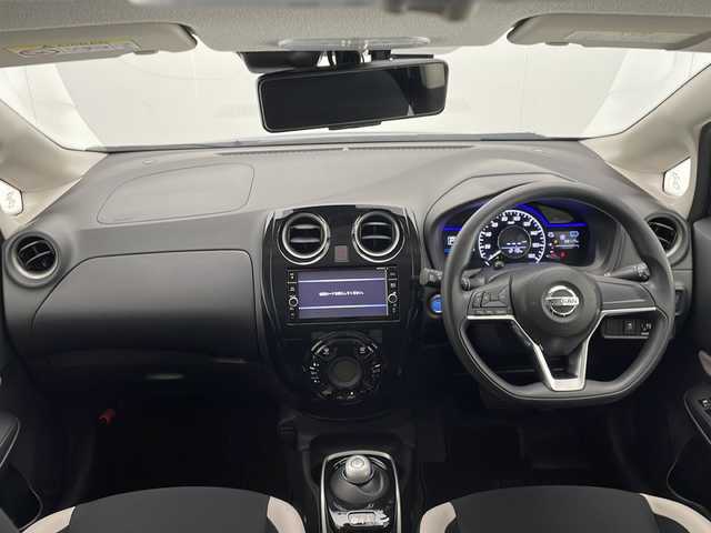 日産 ノート e－パワー X 宮崎県 2018(平30)年 5.1万km シャイニングブルー 禁煙車/エマージェンシーブレーキ/純正ナビTV/（MM318D-W/CD/DVD/Bluetooth/フルセグTV)/純正15インチアルミ/純正フロアマット/社外ドライブレコーダー（ユピテル）/アラウンドビューモニター/レーンディパーチャーアラート/クリアランスソナー/オートエアコン/オートライト/ウインカードアミラー/電動格納ミラー/インテリジェントキー/プッシュエンジンスタート/新車時保証書/取扱い説明書