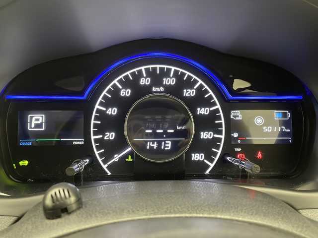 日産 ノート e－パワー X 宮崎県 2018(平30)年 5.1万km シャイニングブルー 禁煙車/エマージェンシーブレーキ/純正ナビTV/（MM318D-W/CD/DVD/Bluetooth/フルセグTV)/純正15インチアルミ/純正フロアマット/社外ドライブレコーダー（ユピテル）/アラウンドビューモニター/レーンディパーチャーアラート/クリアランスソナー/オートエアコン/オートライト/ウインカードアミラー/電動格納ミラー/インテリジェントキー/プッシュエンジンスタート/新車時保証書/取扱い説明書