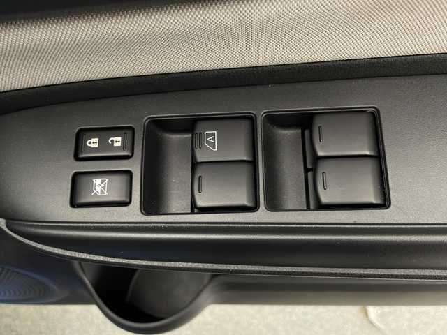 日産 ノート e－パワー X 宮崎県 2018(平30)年 5.1万km シャイニングブルー 禁煙車/エマージェンシーブレーキ/純正ナビTV/（MM318D-W/CD/DVD/Bluetooth/フルセグTV)/純正15インチアルミ/純正フロアマット/社外ドライブレコーダー（ユピテル）/アラウンドビューモニター/レーンディパーチャーアラート/クリアランスソナー/オートエアコン/オートライト/ウインカードアミラー/電動格納ミラー/インテリジェントキー/プッシュエンジンスタート/新車時保証書/取扱い説明書