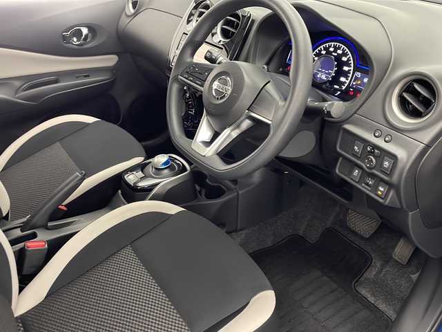 日産 ノート e－パワー X 宮崎県 2018(平30)年 5.1万km シャイニングブルー 禁煙車/エマージェンシーブレーキ/純正ナビTV/（MM318D-W/CD/DVD/Bluetooth/フルセグTV)/純正15インチアルミ/純正フロアマット/社外ドライブレコーダー（ユピテル）/アラウンドビューモニター/レーンディパーチャーアラート/クリアランスソナー/オートエアコン/オートライト/ウインカードアミラー/電動格納ミラー/インテリジェントキー/プッシュエンジンスタート/新車時保証書/取扱い説明書