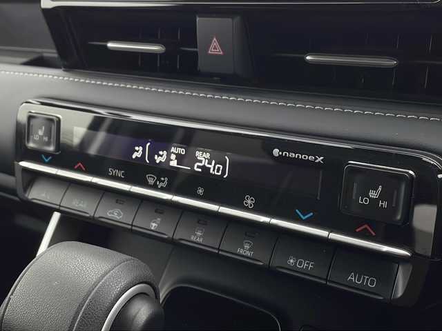 トヨタ ノア S－Z 徳島県 2023(令5)年 4.1万km ホワイトパールクリスタルシャイン 純正10.5インチナビ/快適利便パッケージ hi/フリップダウンモニター/バックカメラ/両側パワスラ/レーダークルコン/ハーフレザーシート/シートヒーター/エアシート/パワーバックドア/コーナーセンサー/LEDヘッドライト/オートハイビーム/スペアキー/純正AW