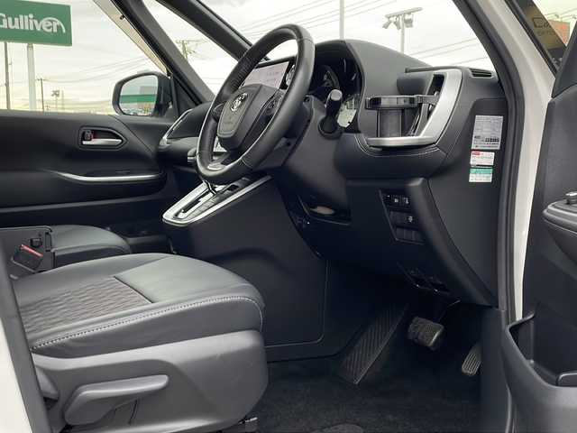 トヨタ ノア S－Z 徳島県 2023(令5)年 4.1万km ホワイトパールクリスタルシャイン 純正10.5インチナビ/快適利便パッケージ hi/フリップダウンモニター/バックカメラ/両側パワスラ/レーダークルコン/ハーフレザーシート/シートヒーター/エアシート/パワーバックドア/コーナーセンサー/LEDヘッドライト/オートハイビーム/スペアキー/純正AW