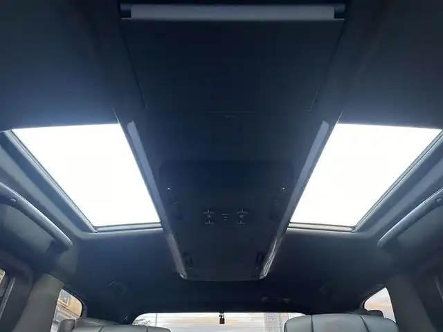 トヨタ アルファード Z 埼玉県 2024(令6)年 1万km ブラック ワンオーナー/左右独立ムーンルーフ/黒レザーシート/全席シートヒーター/全席ベンチレーション/Ｄ席メモリ機能付き前席パワーシート/純正１４インチディスプレイ＋コネクティッドナビ/（フルセグＴＶ＆ＢＴ＆ＵＳＢ＆ＨＤＭＩ）/パノラミックビューモニター/バックカメラ/ビルトインＥＴＣ２．０/前後ドライブレコーダー/純正フリップダウンモニター/デジタルインナーミラー/プリクラッシュセーフティー/ブランドスポットモニター/レーンディパーチャーアラート/クリアランスソナー/レーダークルーズコントロール/プロアクティブドライビングアシスト/パーキングサポートブレーキ/リアクロストラフィックアラート/ロードサインアシスト/安心降車アシスト/ウッドコンビステアリング/ステアリングヒーター/ステアリングスイッチ/電動パーキングブレーキ/オートホールド/両側パワースライドドア/パワーバックドア/純正１８inアルミホイール/オートハイビーム/オートライト/ＬＥＤライト/ＬＥＤフォグランプ/リアサンシェード/新車保証書/取扱説明書