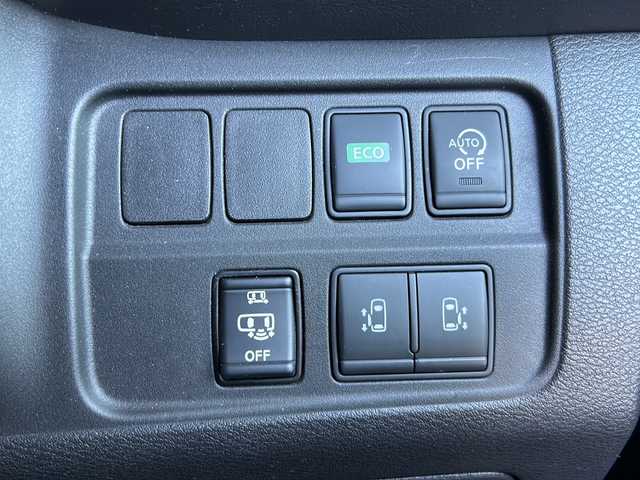 日産 セレナ ハイウェイスター Vセレクション 静岡県 2017(平29)年 9.7万km ダイヤモンドブラック 9インチアルパインナビ/・フルセグTV/・CD/DVD/・SD/・FM/AM/・Bluetooth/・USB/主要装備/・アラウンドビューモニター/・後席フリップダウンモニター/・ドライブレコーダー/・ビルトインＥＴＣ/・プロパイロット/・両側パワースライドドア/・パーキングアシスト/・デジタルインナーミラー/・後席エアコン/・ＬＥＤヘッドライト/・エマージェンシーブレーキ/・横滑り防止装置