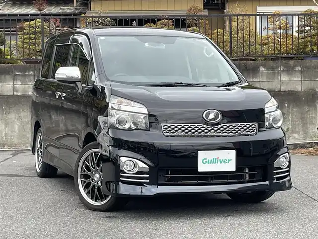 トヨタ ヴォクシー ZS 煌 埼玉県 2010(平22)年 7.1万km ブラック ワンオーナー/純正ナビTV/純正フリップダウンモニター/バックカメラ/ビルトインETC/プッシュスタート/パドルシフト/両側パワースライドドア/オートライト/ＨＩＤヘッドライト/革調シートカバー/取扱説明書/保証書付整備手帳