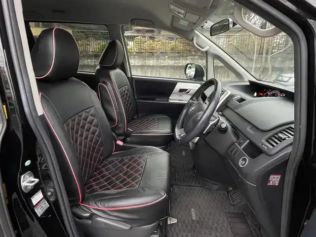 トヨタ ヴォクシー ZS 煌 埼玉県 2010(平22)年 7.1万km ブラック ワンオーナー/純正ナビTV/純正フリップダウンモニター/バックカメラ/ビルトインETC/プッシュスタート/パドルシフト/両側パワースライドドア/オートライト/ＨＩＤヘッドライト/革調シートカバー/取扱説明書/保証書付整備手帳