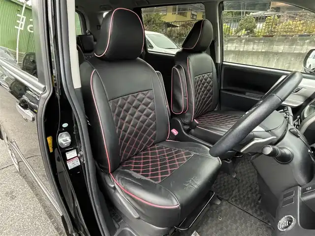 トヨタ ヴォクシー ZS 煌 埼玉県 2010(平22)年 7.1万km ブラック ワンオーナー/純正ナビTV/純正フリップダウンモニター/バックカメラ/ビルトインETC/プッシュスタート/パドルシフト/両側パワースライドドア/オートライト/ＨＩＤヘッドライト/革調シートカバー/取扱説明書/保証書付整備手帳