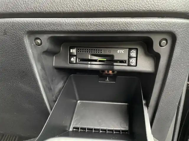 トヨタ ヴォクシー ZS 煌 埼玉県 2010(平22)年 7.1万km ブラック ワンオーナー/純正ナビTV/純正フリップダウンモニター/バックカメラ/ビルトインETC/プッシュスタート/パドルシフト/両側パワースライドドア/オートライト/ＨＩＤヘッドライト/革調シートカバー/取扱説明書/保証書付整備手帳