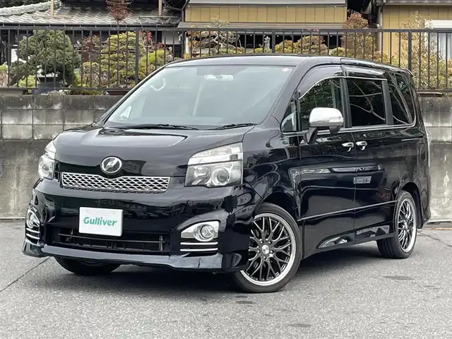 トヨタ ヴォクシー ZS 煌 埼玉県 2010(平22)年 7.1万km ブラック ワンオーナー/純正ナビTV/純正フリップダウンモニター/バックカメラ/ビルトインETC/プッシュスタート/パドルシフト/両側パワースライドドア/オートライト/ＨＩＤヘッドライト/革調シートカバー/取扱説明書/保証書付整備手帳
