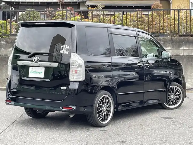 トヨタ ヴォクシー ZS 煌 埼玉県 2010(平22)年 7.1万km ブラック ワンオーナー/純正ナビTV/純正フリップダウンモニター/バックカメラ/ビルトインETC/プッシュスタート/パドルシフト/両側パワースライドドア/オートライト/ＨＩＤヘッドライト/革調シートカバー/取扱説明書/保証書付整備手帳